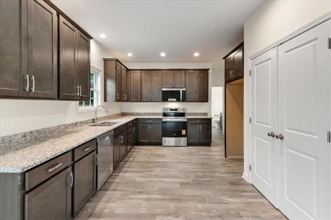1431 Walnut Ridge Rd - Photo 4 of 21