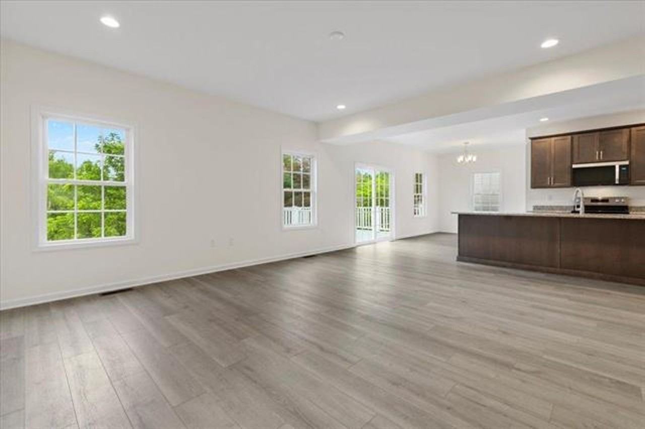 220 Bishop Rd - Photo 5 of 15