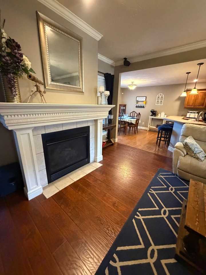 637 N Spout Spring St - Photo 3 of 30