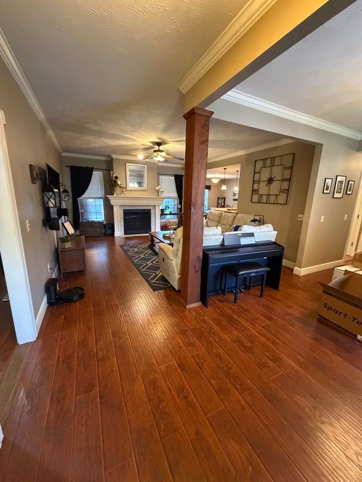 637 N Spout Spring St - Photo 5 of 30