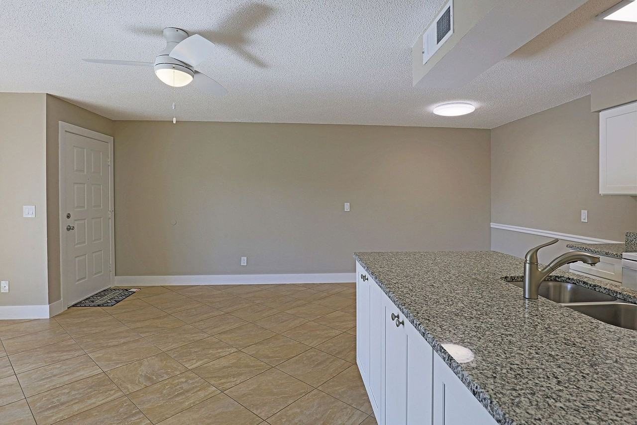 5303 Summerlin Rd - Photo 3 of 29