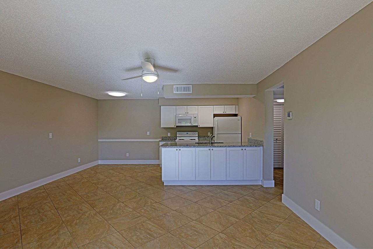 5303 Summerlin Rd - Photo 4 of 29