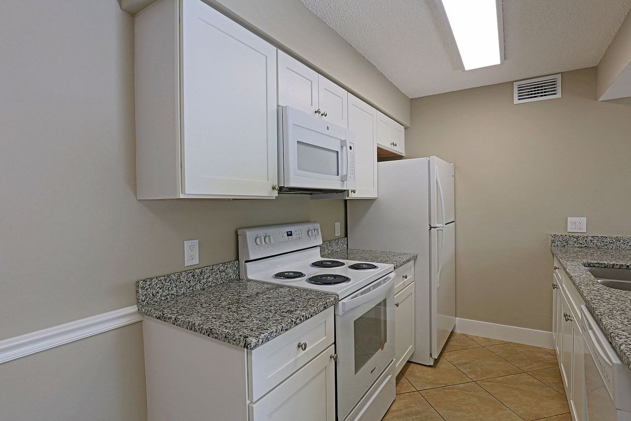 5303 Summerlin Rd - Photo 7 of 29