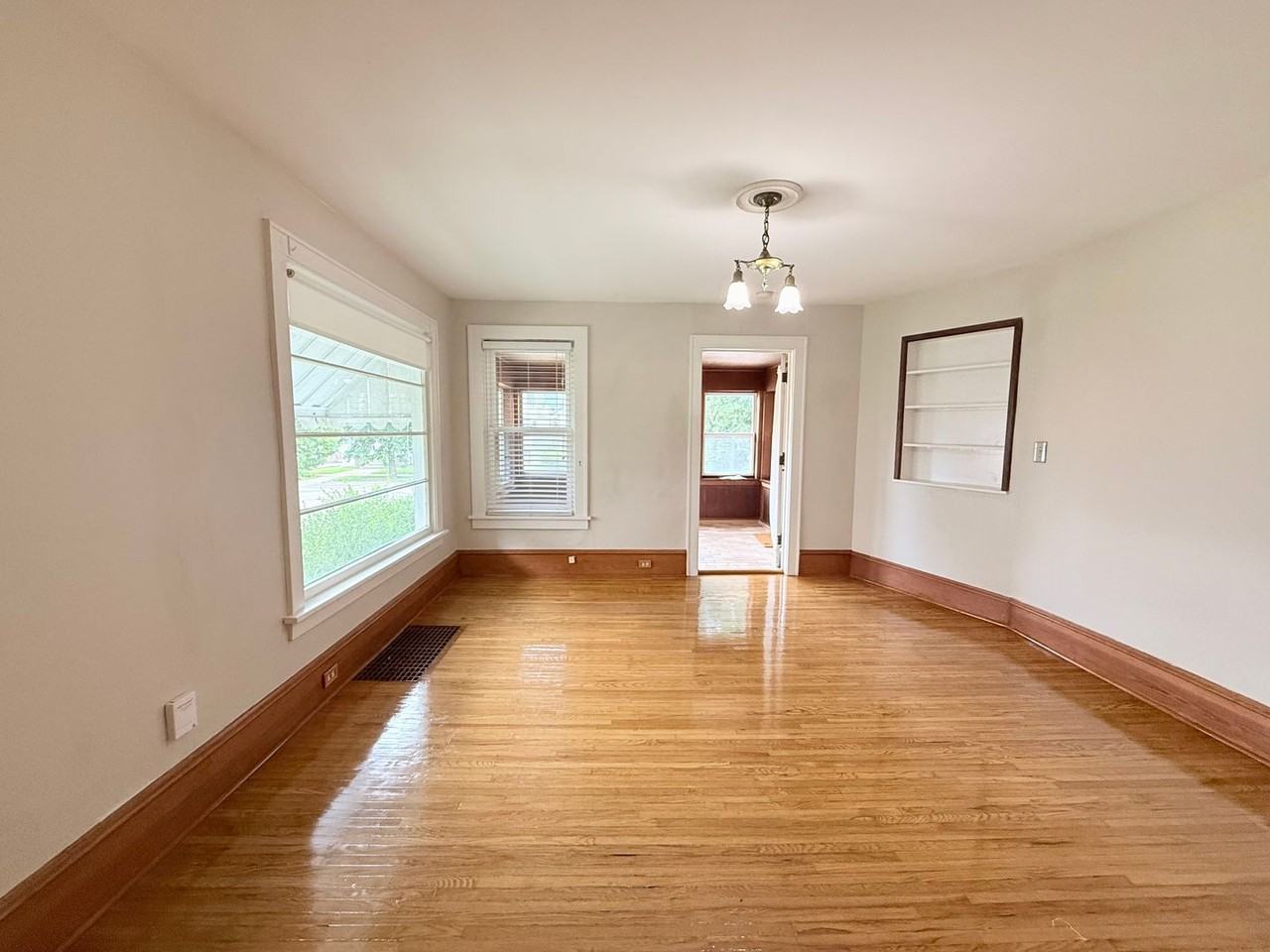 310 E Locust St - Photo 5 of 10