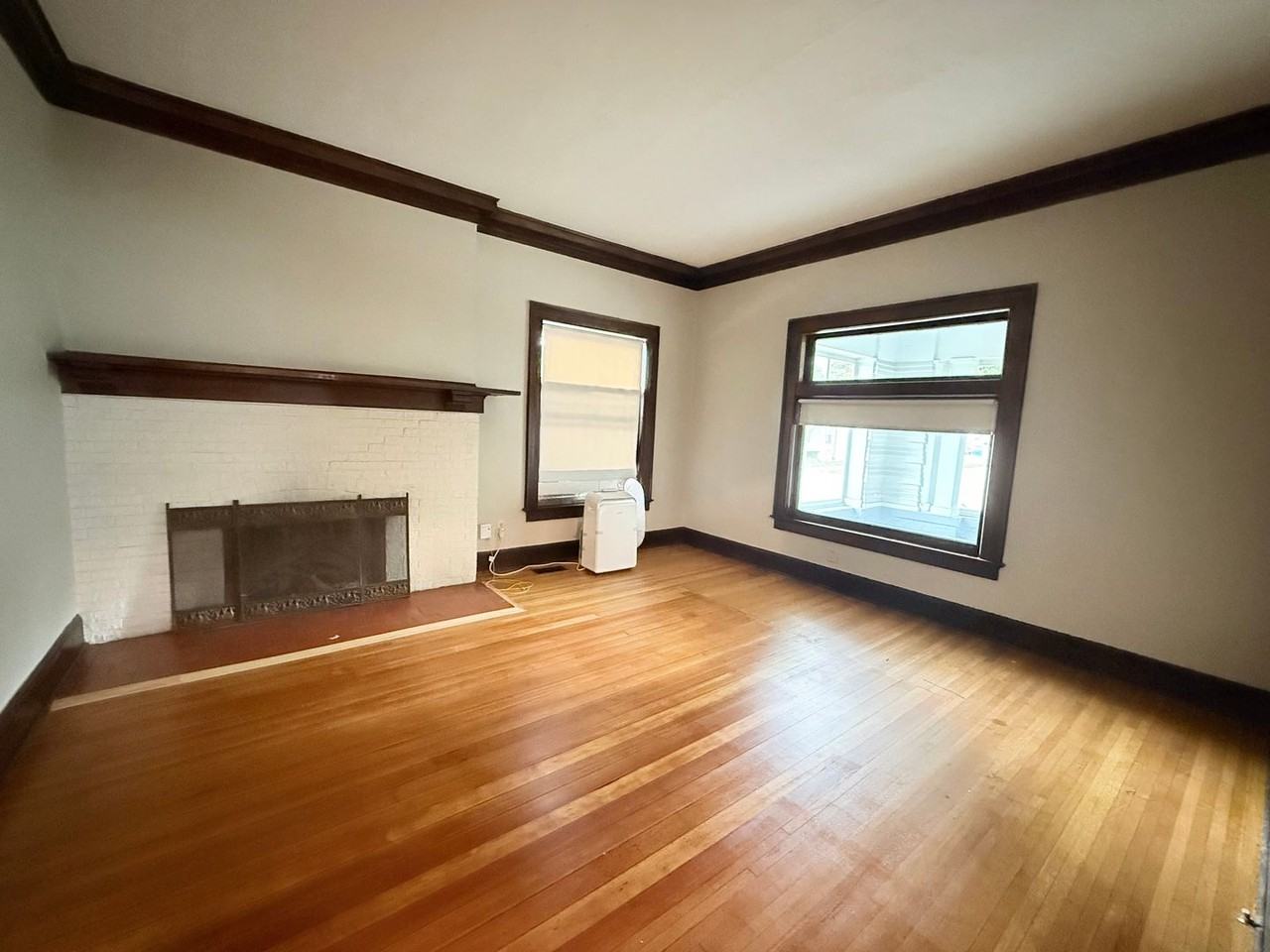 522 E Chestnut St - Photo 4 of 8