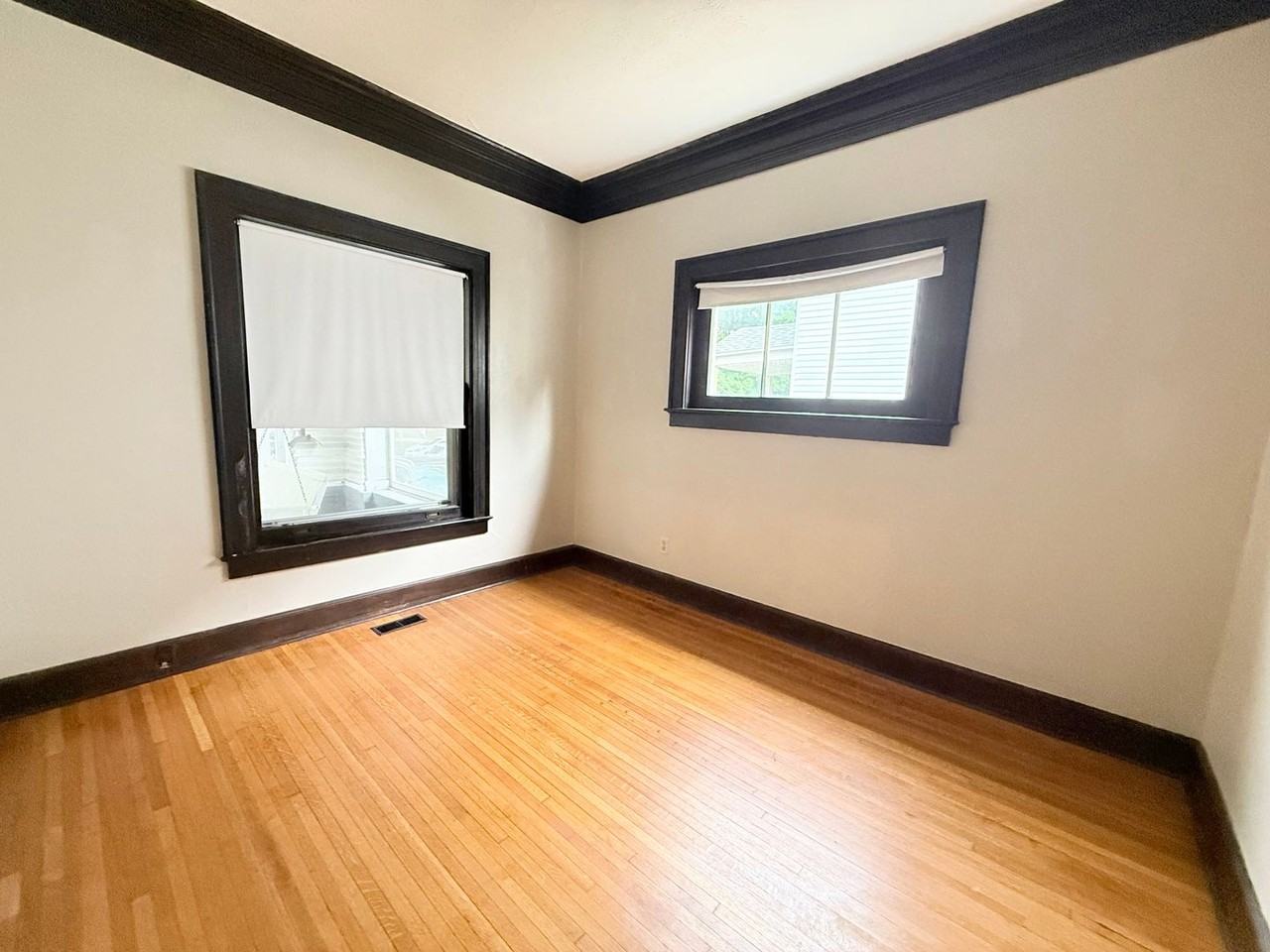 522 E Chestnut St - Photo 5 of 8