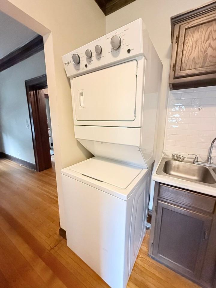 522 E Chestnut St - Photo 7 of 8