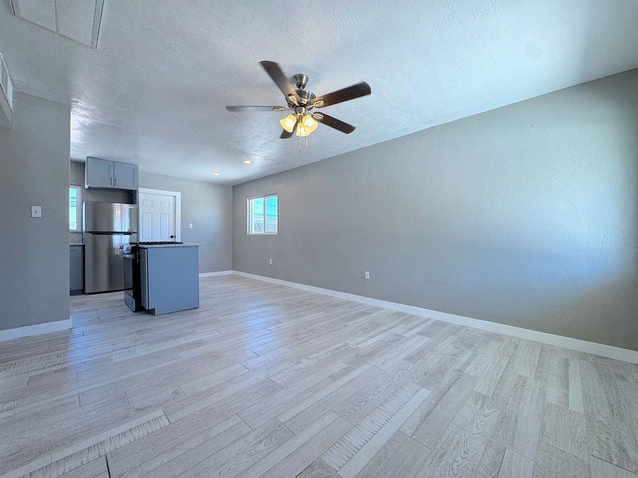 4918 Tetons Dr - Photo 4 of 19