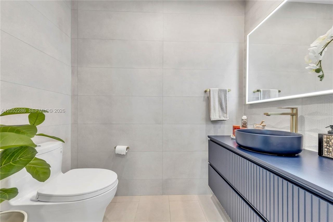 2217 Sw 13th St #2217 - Photo 2 of 8
