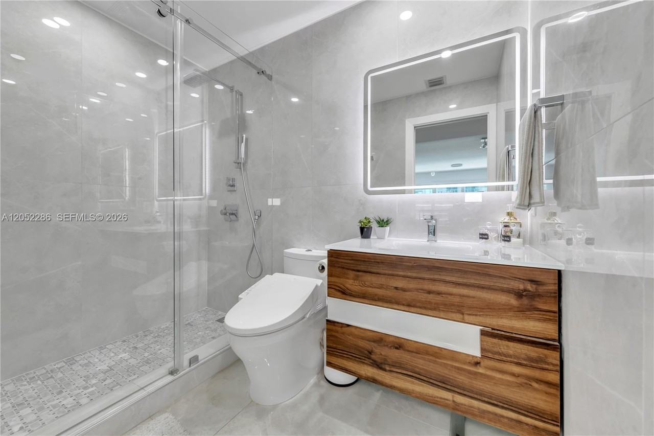 2217 Sw 13th St #2217 - Photo 3 of 8
