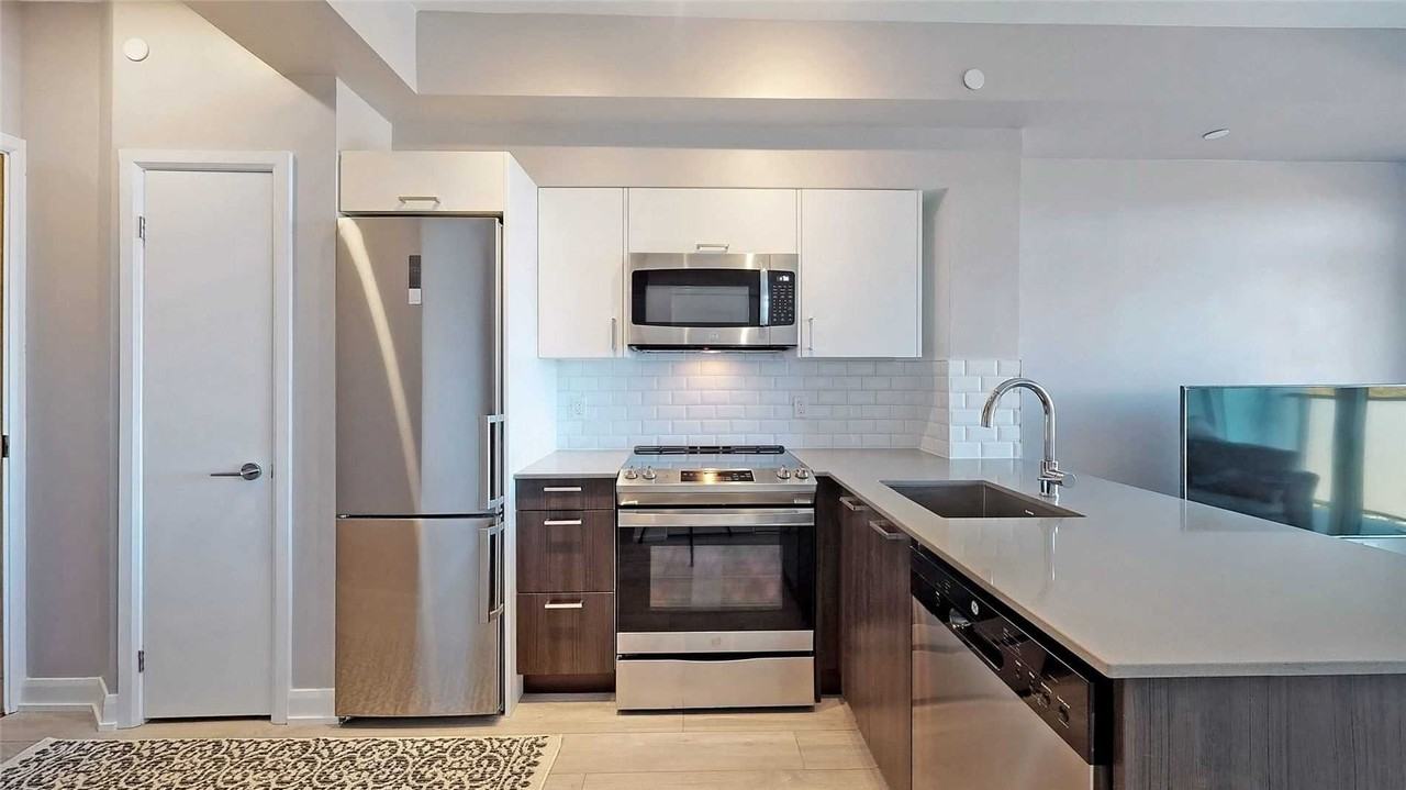 St Clair Ave W & Osler St #609 - Photo 3 of 13