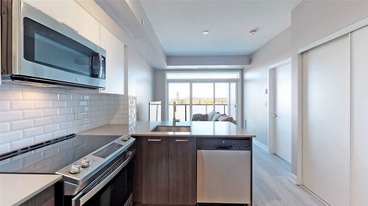 St Clair Ave W & Osler St #609 - Photo 4 of 13