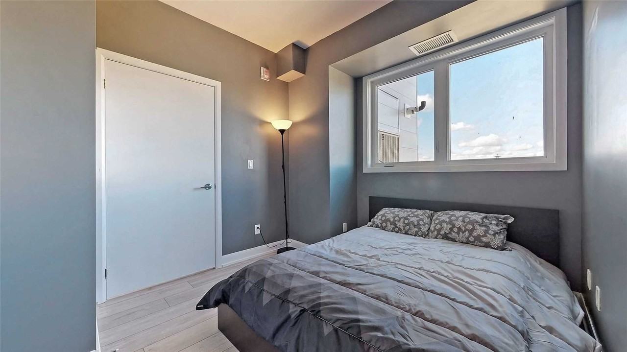 St Clair Ave W & Osler St #609 - Photo 7 of 13