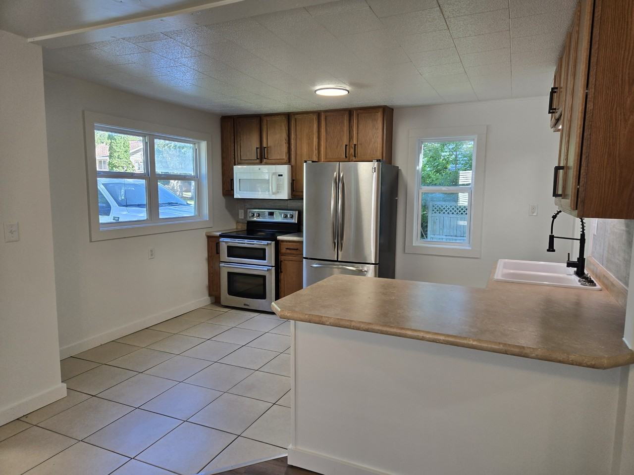 829 Kendall Ave S - Photo 2 of 18