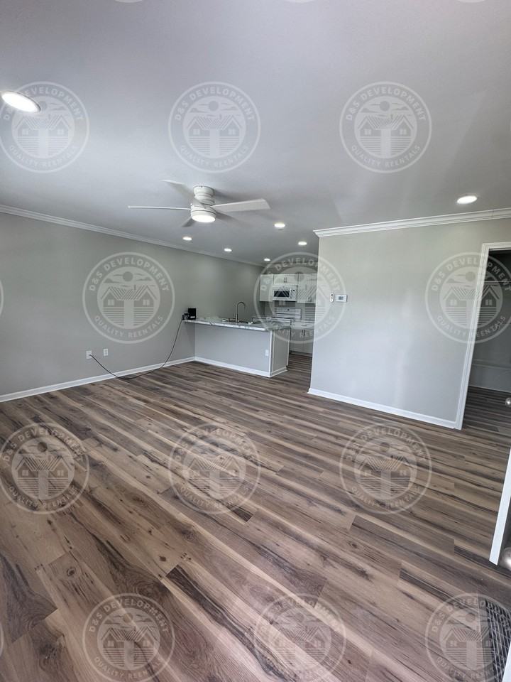 2435 Lincoln Ave #6 - Photo 2 of 10