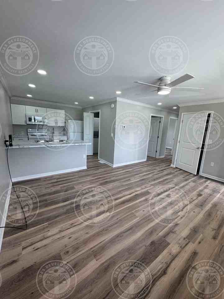 2435 Lincoln Ave #6 - Photo 3 of 10
