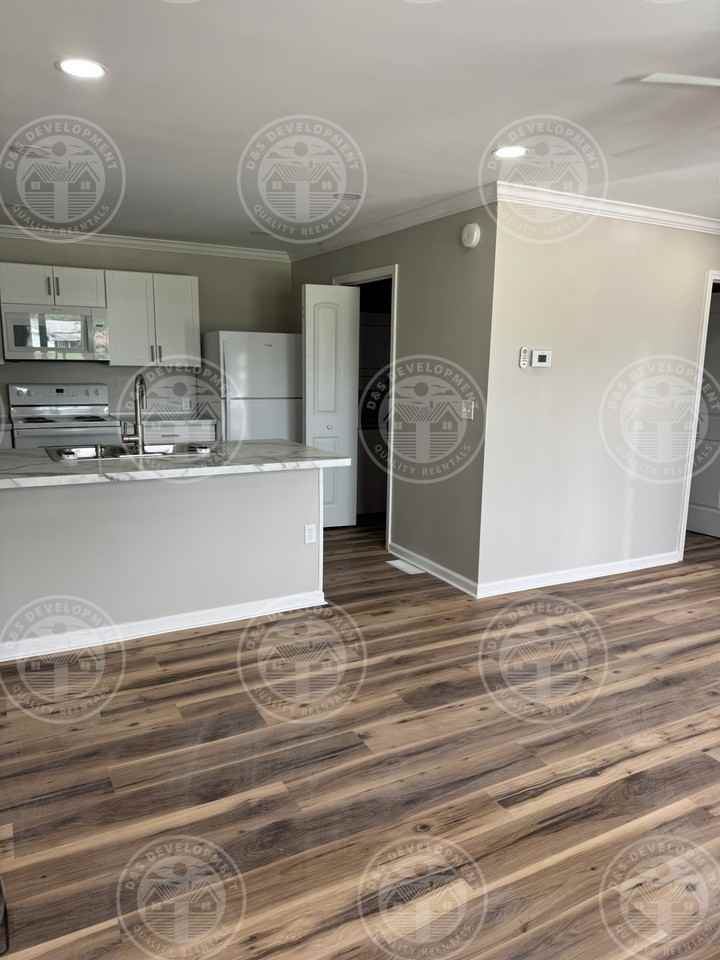 2435 Lincoln Ave #6 - Photo 4 of 10