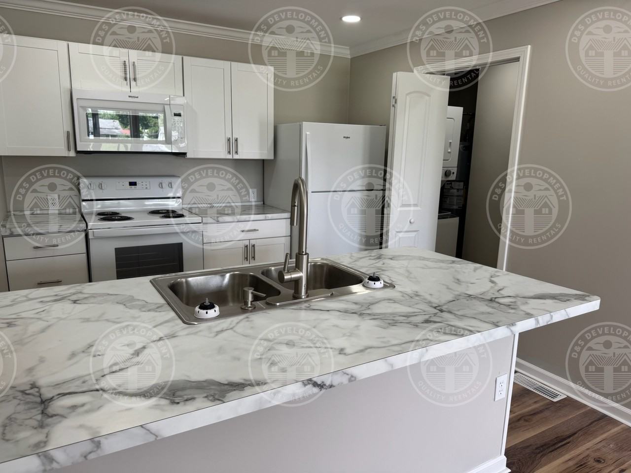 2435 Lincoln Ave #6 - Photo 5 of 10