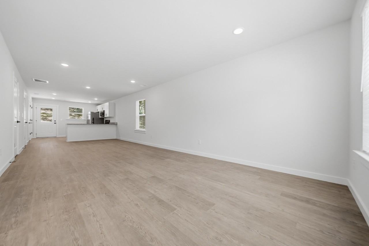 131 8th Avenue Dr Se - Photo 4 of 13
