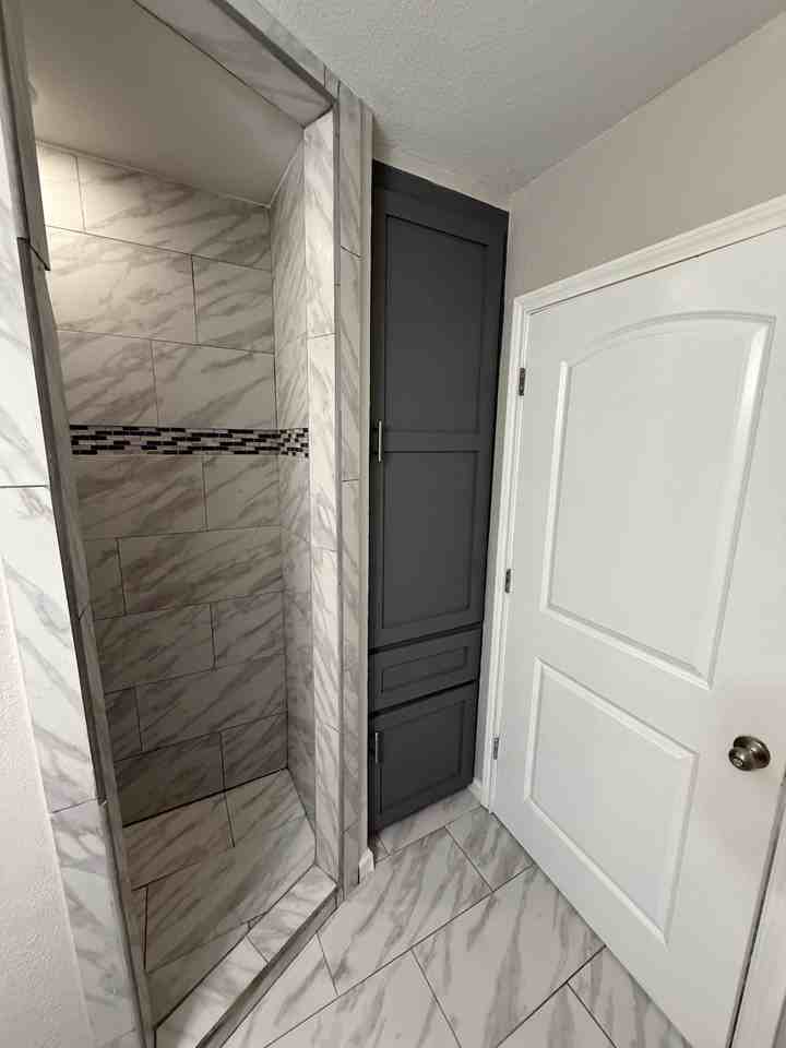 1003 W 3rd St - Photo 3 of 19