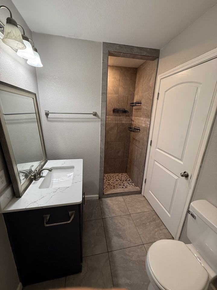 1003 W 3rd St - Photo 4 of 19
