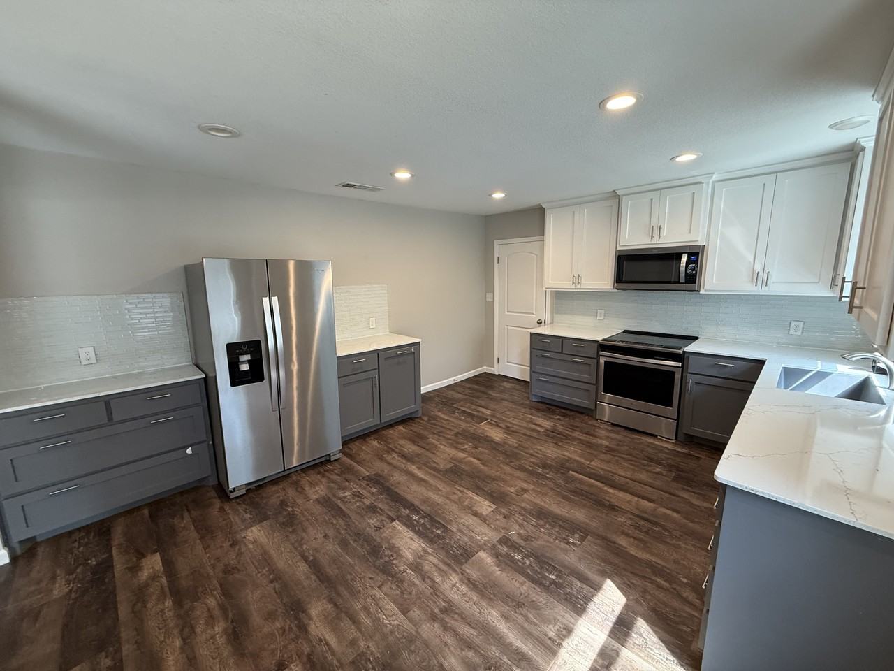 1003 W 3rd St - Photo 6 of 19