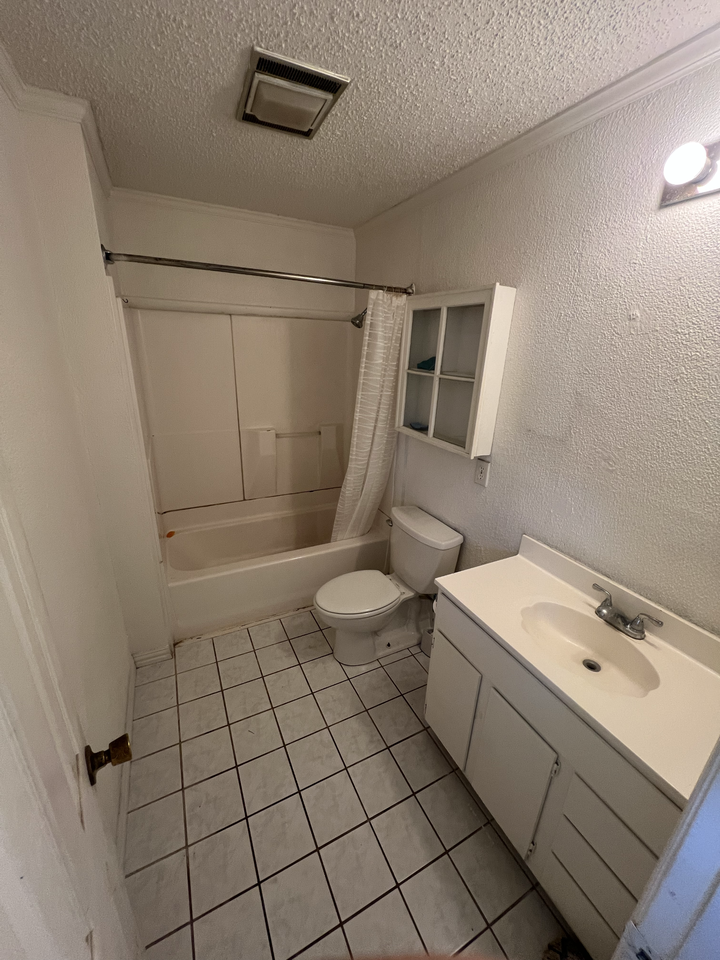 1715 Walnut St - Photo 2 of 3