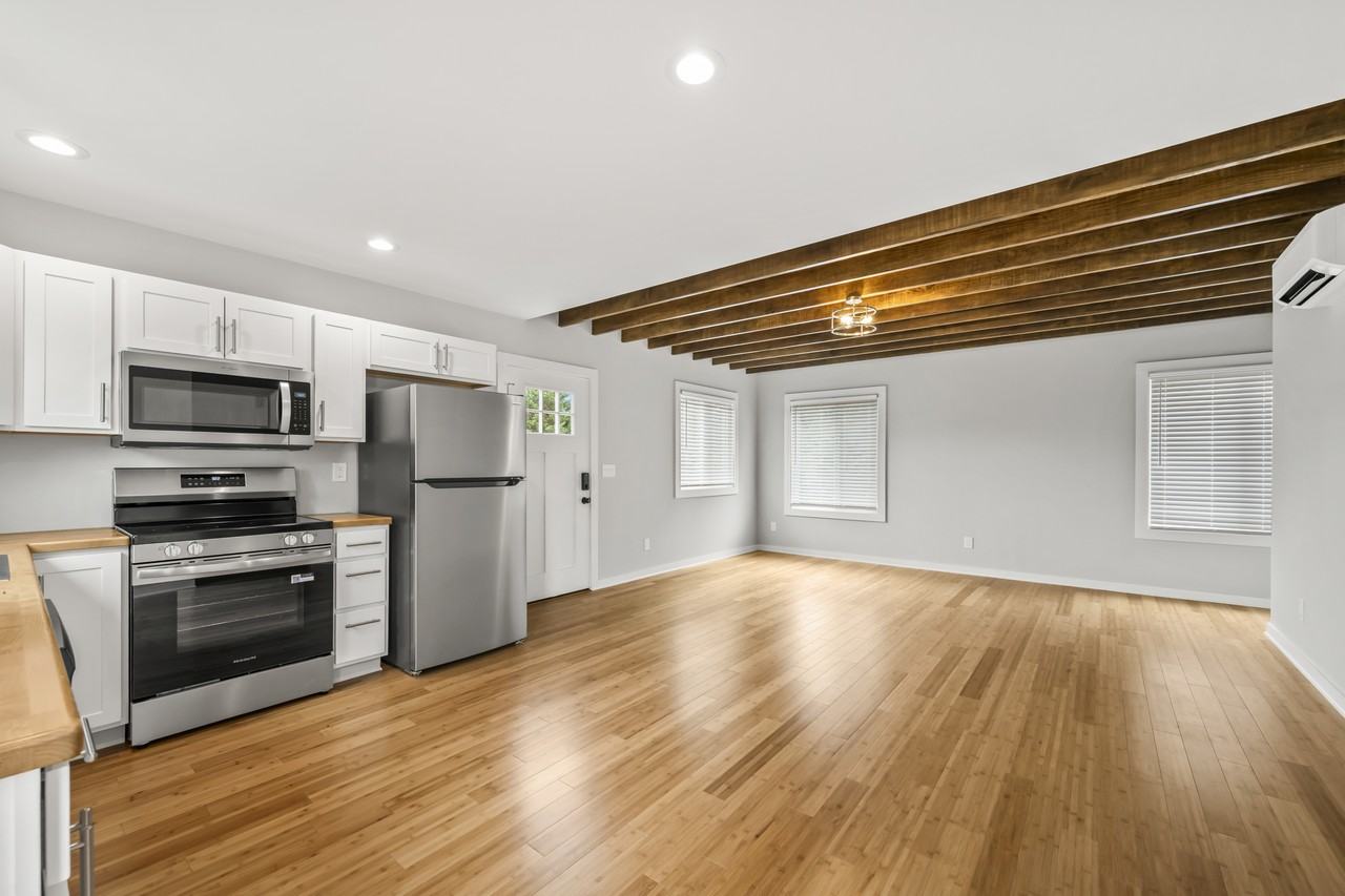 112 Lager Ln - Photo 4 of 10