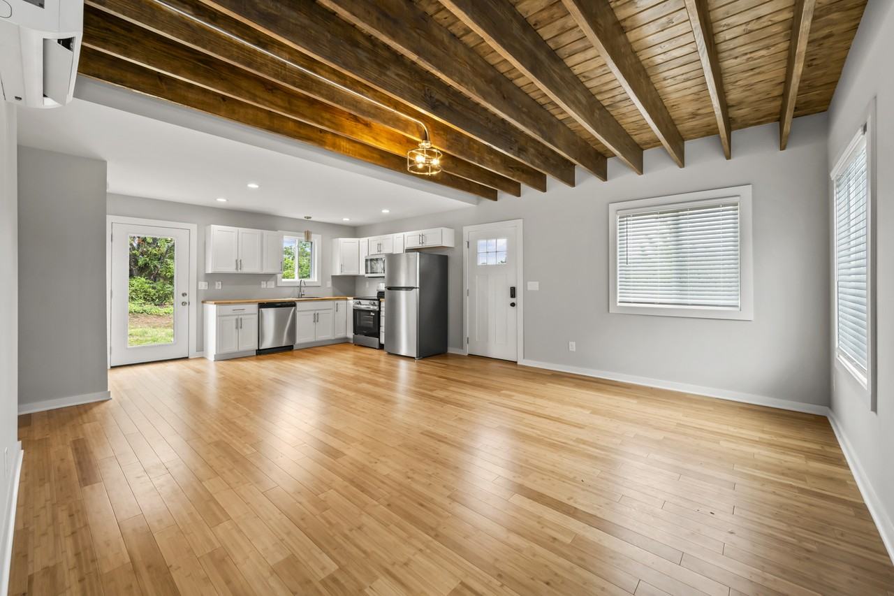 112 Lager Ln - Photo 6 of 10