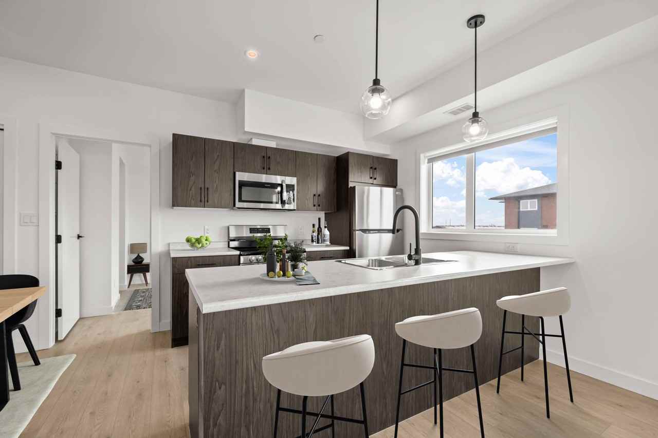 225 Peguis Street - Photo 3 of 34
