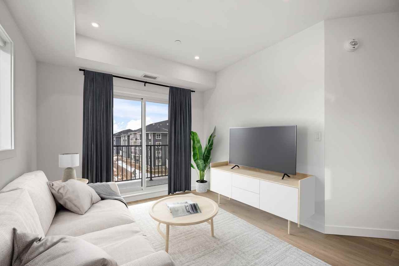 225 Peguis Street - Photo 5 of 34