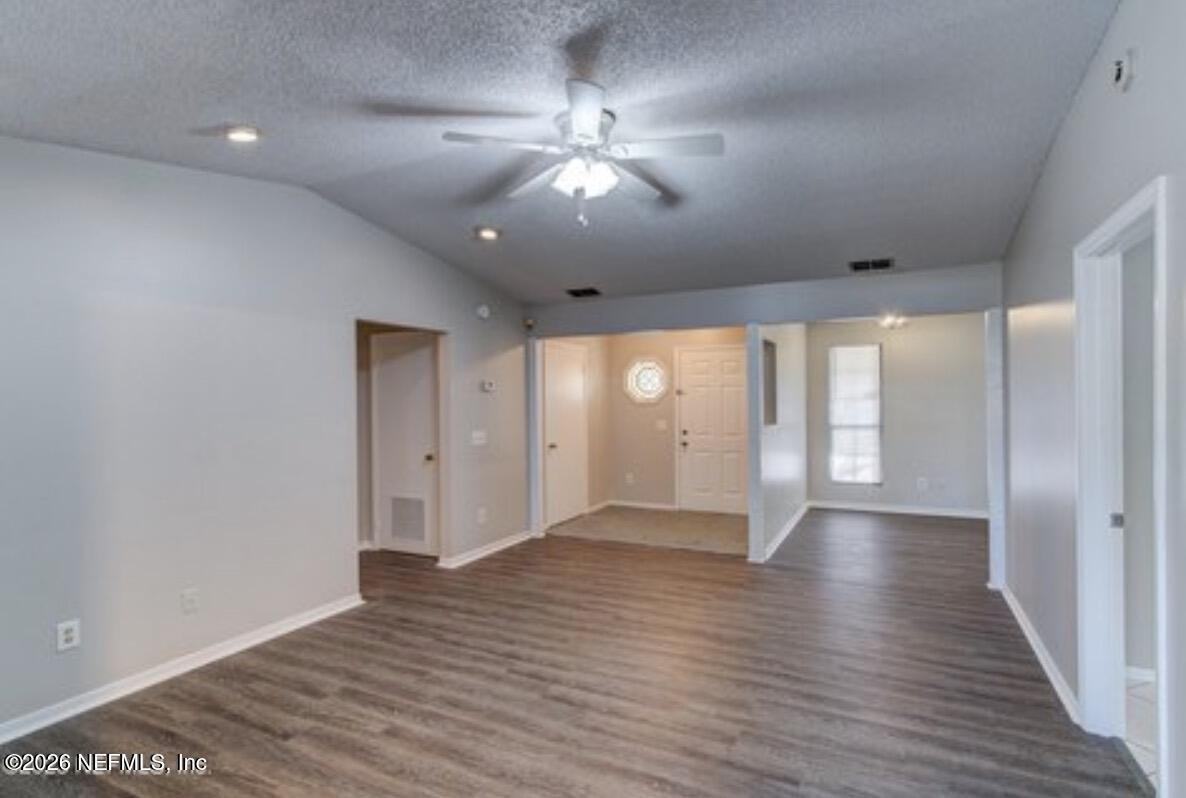 4641 Yerkes St - Photo 5 of 17