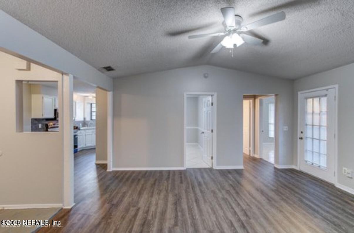 4641 Yerkes St - Photo 6 of 17