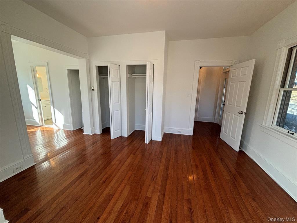 955 Wolcott Ave - Photo 3 of 13