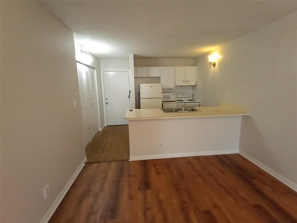 2771 Riverside Dr - Photo 3 of 21