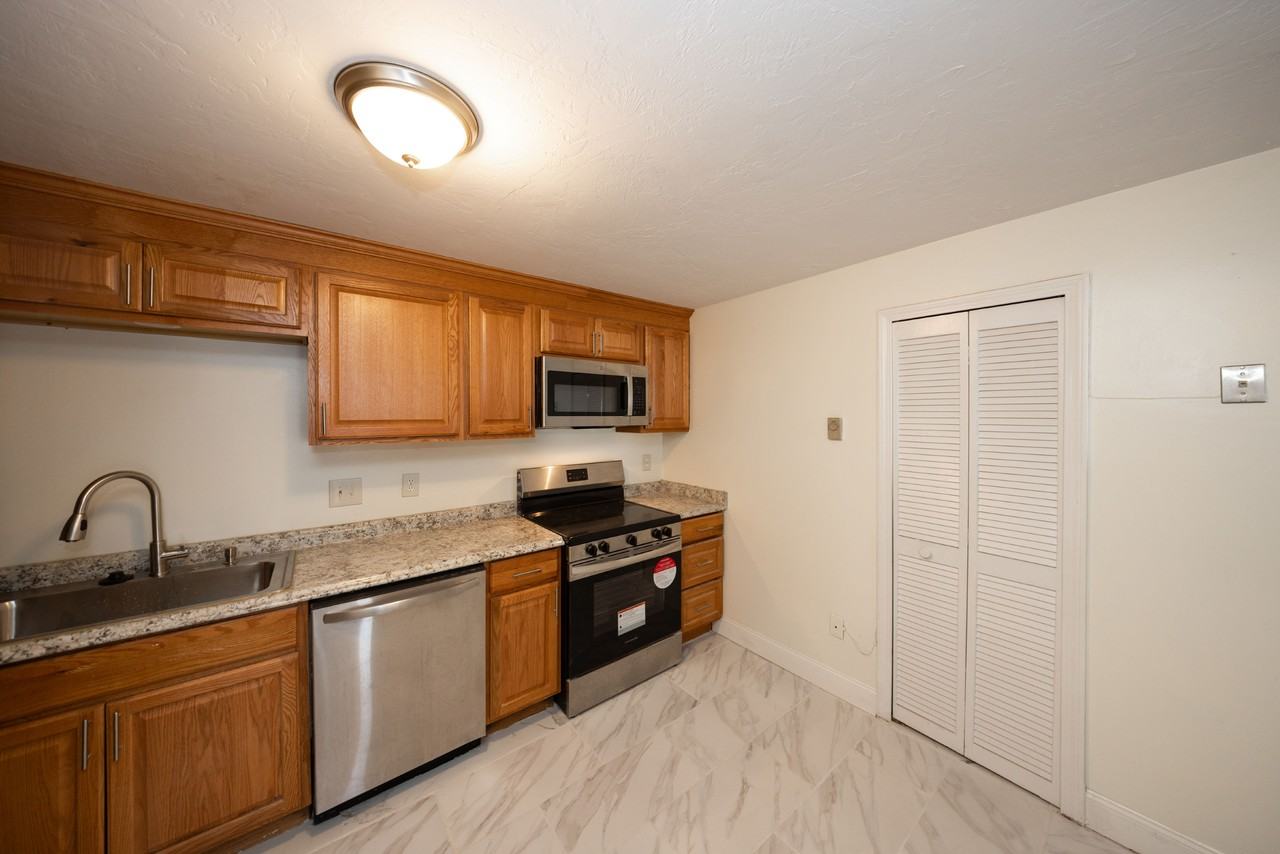 11B Gibbs St Unit 28 - Photo 2 of 11