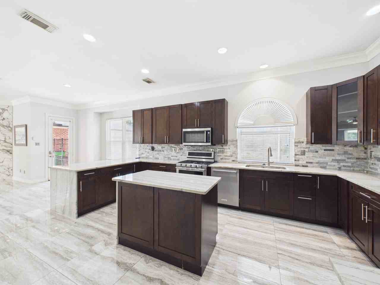 6206 Canyon Run Ct - Photo 7 of 44