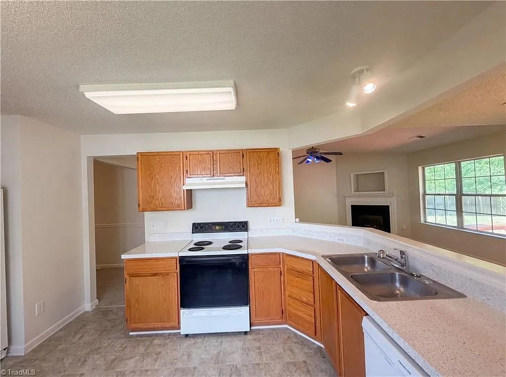 4234 Nestleway Court - Photo 4 of 11