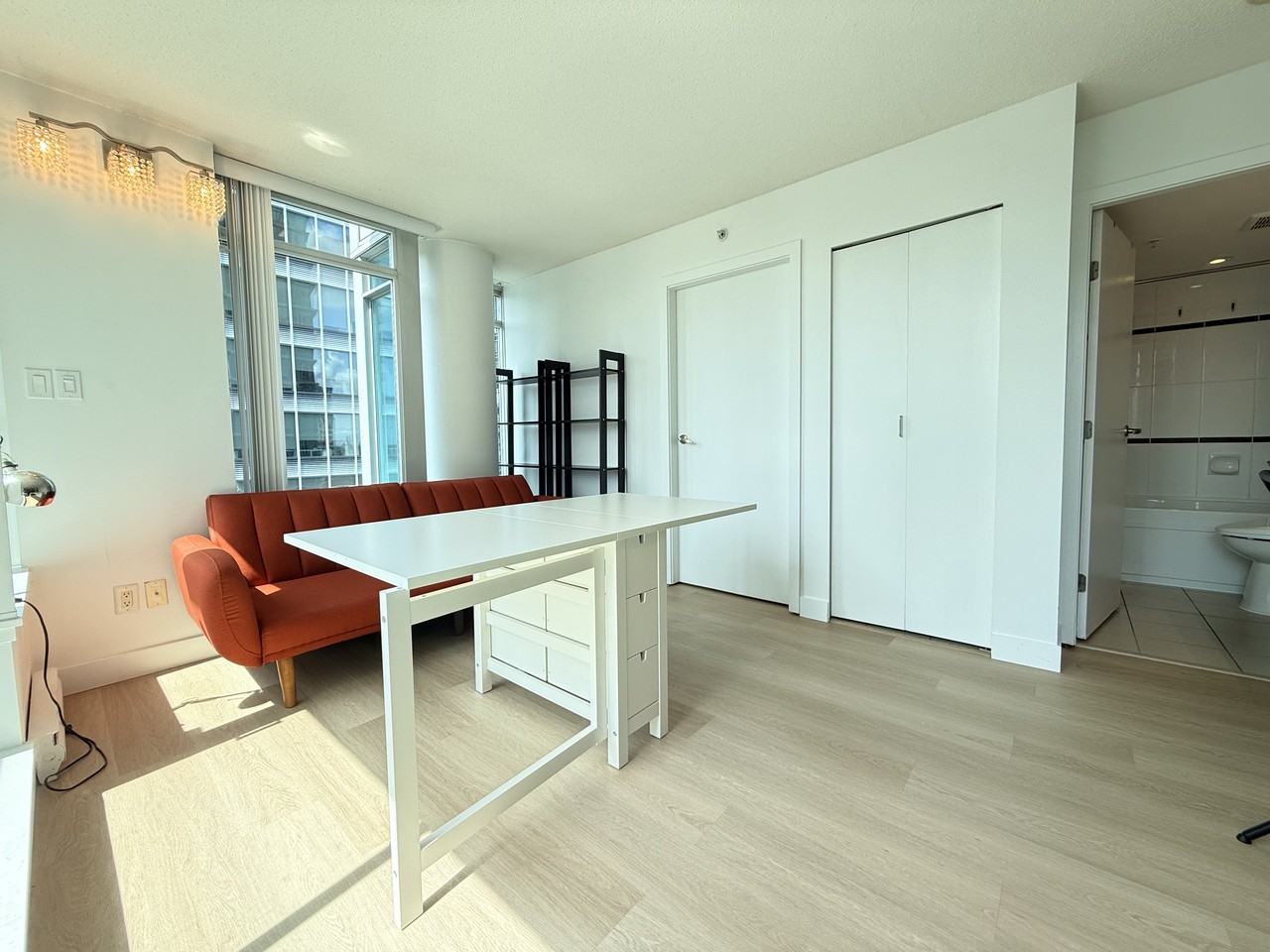 610 Granville Street #1407 - Photo 3 of 17