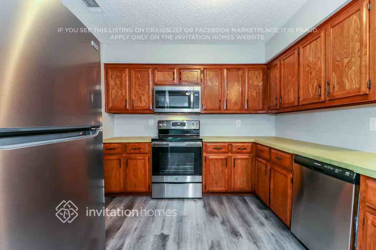 5411 Rimrock Ct - Photo 5 of 16