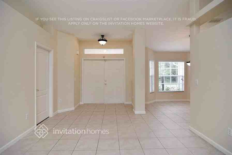 668 Se Damask Ave - Photo 2 of 18