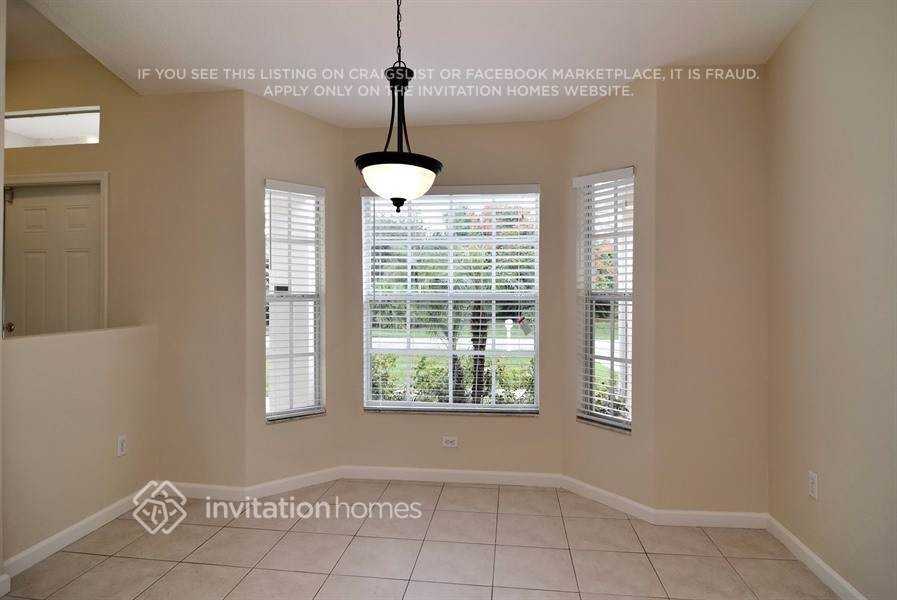 668 Se Damask Ave - Photo 3 of 18