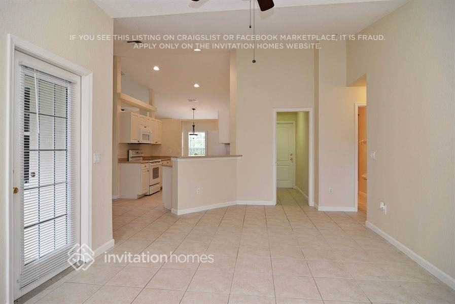 668 Se Damask Ave - Photo 4 of 18