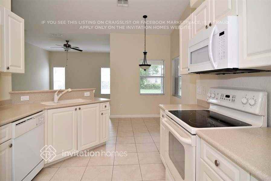 668 Se Damask Ave - Photo 5 of 18