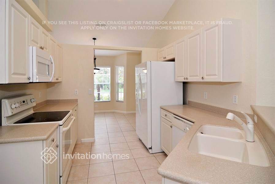 668 Se Damask Ave - Photo 6 of 18