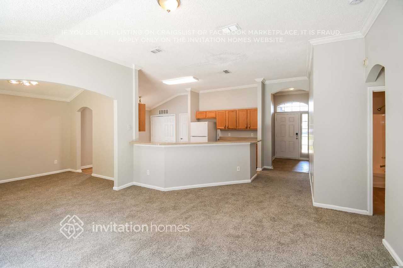 9294 Thunderbolt Dr - Photo 3 of 17