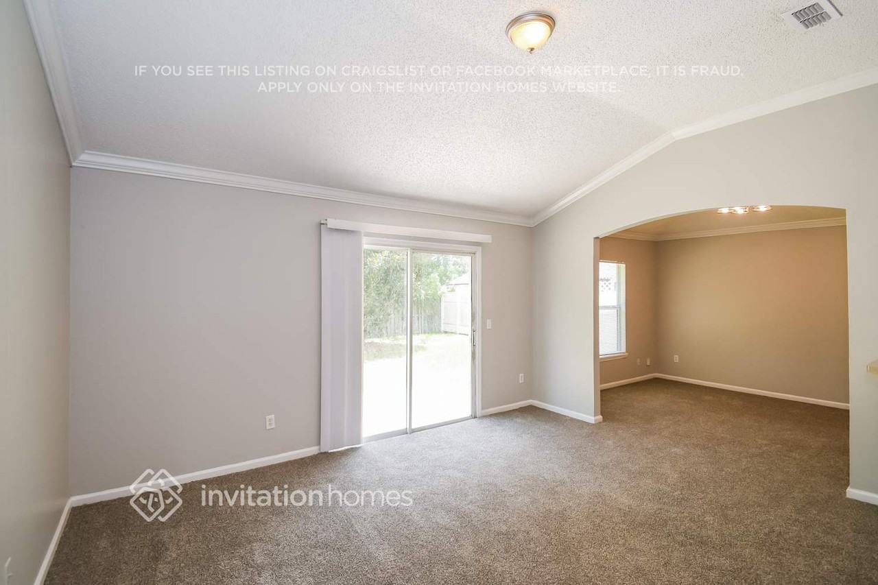 9294 Thunderbolt Dr - Photo 4 of 17