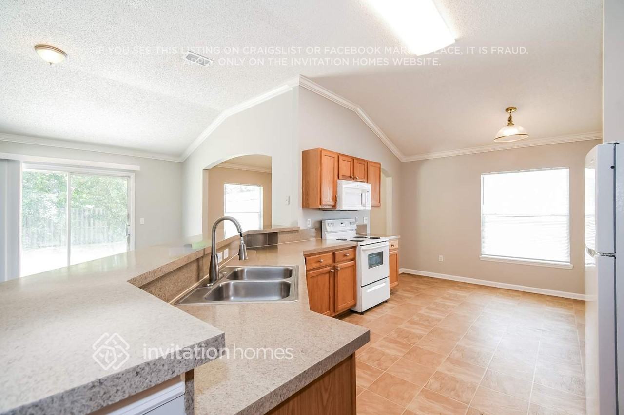 9294 Thunderbolt Dr - Photo 6 of 17