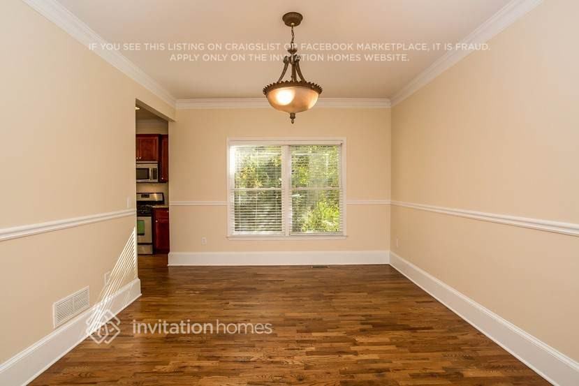 712 Connally St Se - Photo 4 of 22