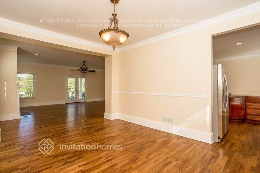 712 Connally St Se - Photo 5 of 22